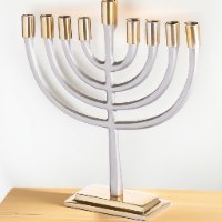 חנוכייה לנרות אלומיניום מהודרת עם קנים זהב