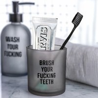 כוס למברשות שיניים עם מסר Brush Your Fucking Teeth - מארז לא מושלם