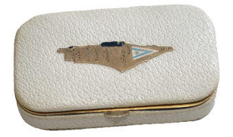 קופסא לסט מניקור של רוזנפלד, ישראל שנות ה- 60-70, פלאק מתכת מוזהב בצורת מפת ישראל וינטאג' שימושי