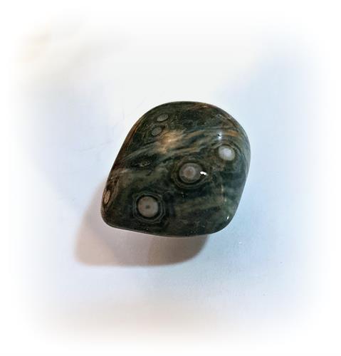 אבן נבולה NEBULA טבעית ירוק שחור קריסטלים ואבני חן