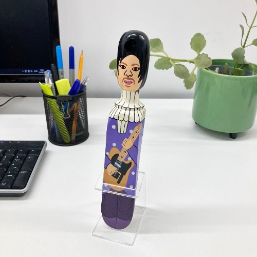 בובת עץ עומדת של המוזיקאי פרינס Prince - סוג ב'