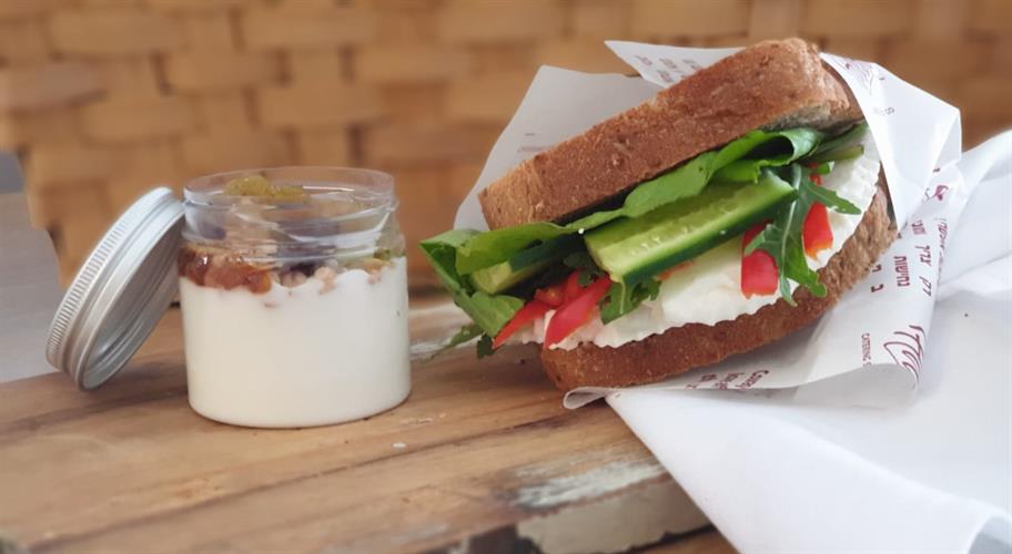 Mini Dairy Sandwich + Personal Muesli Personally Packed