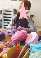 סדנאות סריגה, סדנת סריגה לילדים, סדנת סריגה בחוטי טריקו לילדים, סדנאות יצירה לילדים, סדנאות לילדים בקיץ, סדנאות קיץ לילדים, סדנת סריגה לילדים לסריגת סלסלה אצל ריבי עיצובים,