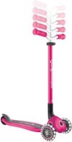 קורקינט 3 גלגלים עם אורות צבע ורוד Globber Master Lights – קורקינט ורוד עם גלגלים קדמיים מוארים וכידון המוצג במצבי גובה