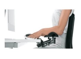 תומך זרוע ארגונומי Ergorest 330 – פריט בודד שחור מחובר לשולחן לבן עם זרוע