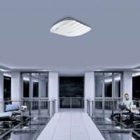 נקודת גישה Omada EAP223 AC1350 Access Point – מכשיר אלחוטי לבן בעל עיצוב גלי המותקן בתקרה של לובי משרדים