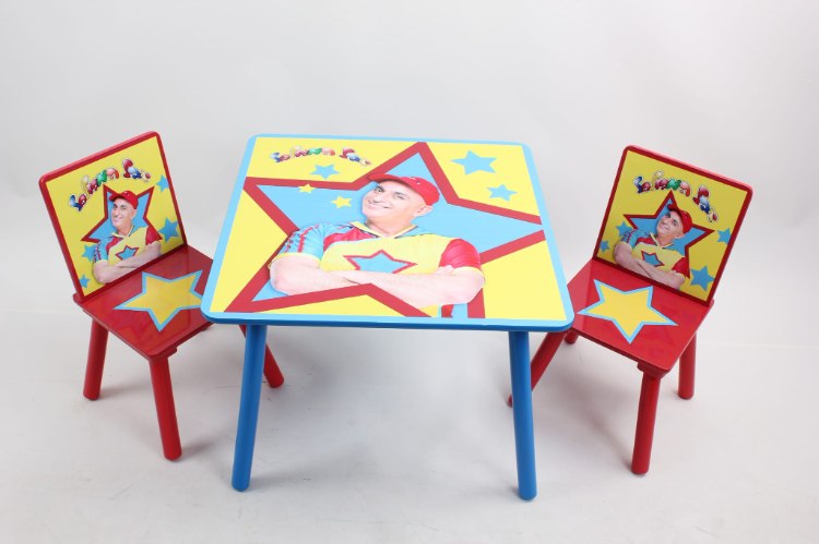 2 כיסאות + שולחן מעץ - יובל המבולבל