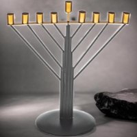 חנוכיית חוטים חבד לנרות – שחור