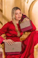 תיק Cross Body בגודל בינוני דגם Fenna מידות 25X7X20 ס"מ של חברת PIP STUDIO