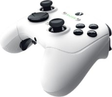 בקר משחק אלחוטי צבע לבן Razer Wolverine V3 Pro Xbox XS – פריט בודד לבן עם כפתורים וג ויסטיקים שחורים על רקע לבן