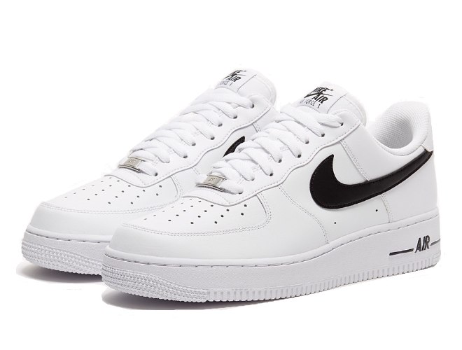סניקרס Air Force 1 לבן עם סמל שחור