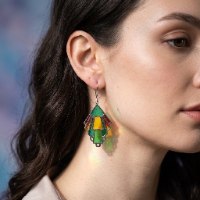 עגילי אפוקסי תלויים בסגנון ויטראז גיאומטרי – עיצוב ארט דקו בעבודת יד