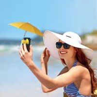 זוג מטריות לכיסוי הטלפון בשמש PhoneBrella