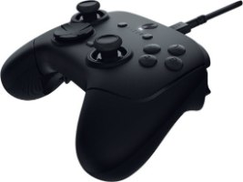 בקר משחק Razer Wolverine V3 Tournament Edition 8K PC – מבט מלמעלה על בקר שחור עם כבל USB מחובר