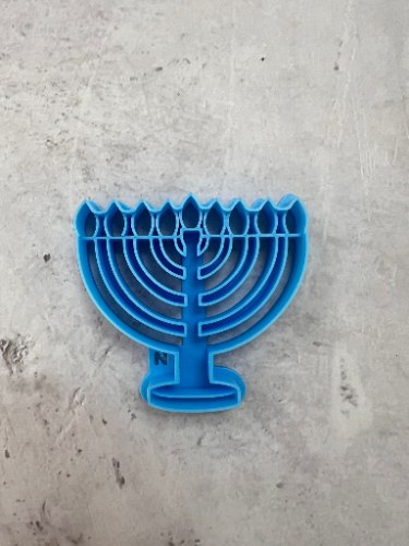 חותכן בצורת חנוכייה