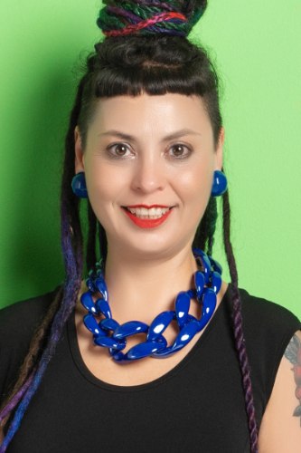 שרשרת חוליות ענקיות כחולה מבריקה