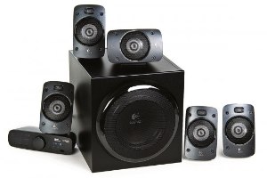 רמקולים למחשב Logitech 5.1 RMS 500W Z906 – מערכת רמקולים 5 1 שחורה עם סאבוופר חמישה רמקולים לוויניים ויחידת בקרה עם חוטי