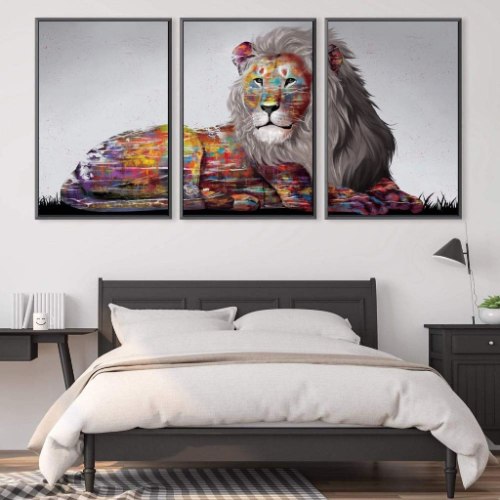 תמונה מחולקת לסט שלשה - הדפס ציור פופארט של אריה צבעוני "King In Color" על בד קנבס עבה מתוח וממוסגר