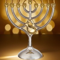 חנוכייה מתכת קנים זהב עם כד