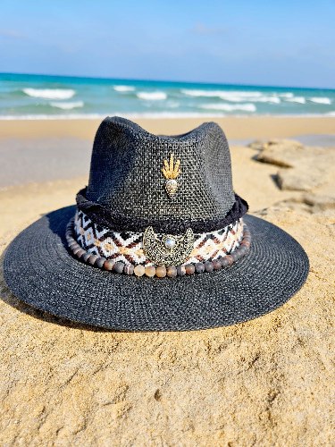 כובע שחור מעוצב דגם סאן