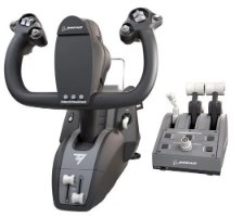 ג'ויסטיק ומצערת טיסה Thrustmaster TCA Yoke Boeing Edition PC/Xbox – יחידת הגה טיסה שחורה ויחידת מצערת אפורה מוצגות על רקע
