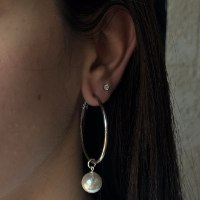 עגילי מייבל | חישוק עם פנינה