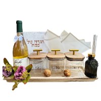 מארז פסח יוקרתי על בוצ'ר עץ, צנצנות אחסון, יין ומפיץ ריח