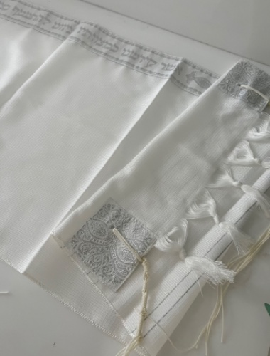 טלית אקרילן תשבץ ילדים 120x35 פסים לבן כסף