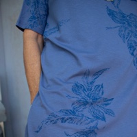 טוניקה מדגם עדי עם שרוול בצבע כחול עם הדפס פרחים