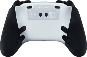 בקר משחק אלחוטי צבע לבן Razer Raiju V3 Pro PlayStation 5/PC – מציג את גב הבקר בצבע לבן ושחור עם כפתורי משוט ופרטי יצרן
