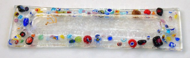 בית מזוזה מזכוכית מורנו, עבודת יד שקוף עם חרוזי מורינה מוטבעים בצבעים שונים, גודל עד 10 ס"מ
