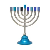 חנוכייה קלאסית 9 קנים צבעוני