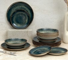 סט כלי אוכל פורצלן 18 חלקים Berlinger Haus Green BH10300 – כלי אוכל מפורצלן ירוק כהה וערימות של צלחות