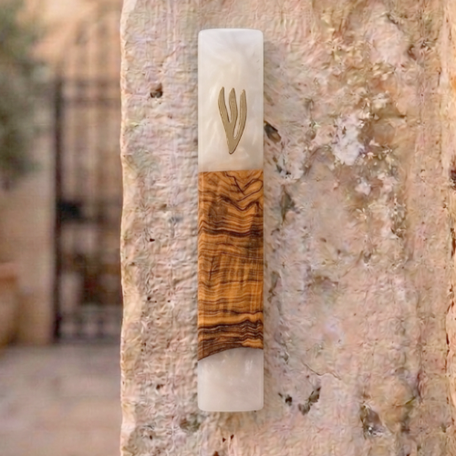 מזוזה ייחודית בעבודת יד – שילוב עץ זית ואפוקסי