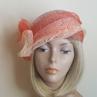 כובע מעוצב אלגנטי/ אפרסק ואדום