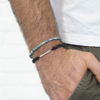 צמיד לגבר עם אבני טורקיז וכדורי זהב קטנים חלקים