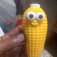 סקווישי תירס קראנצ'י עם פרצוף - squishy Crunchy corn with a face