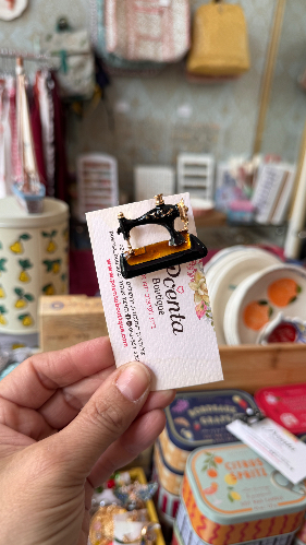 סיכה זינגר שחור זהב