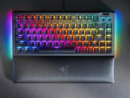 מקלדת גיימינג קומפקטית חוטית Razer BlackWidow V4 75% עם מתגים מכניים ניתנים להחלפה – תמונה 4