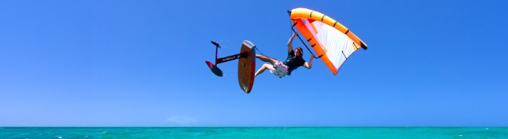 כנף WING GUN SAILS 2026 עם מנור קרבון.