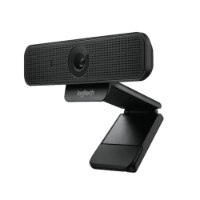 מצלמת רשת Logitech C925E HD 1080P – מצלמת אינטרנט שחורה אחת עם סטנד מתקפל נראית בזווית קדמית-ימנית על רקע לבן