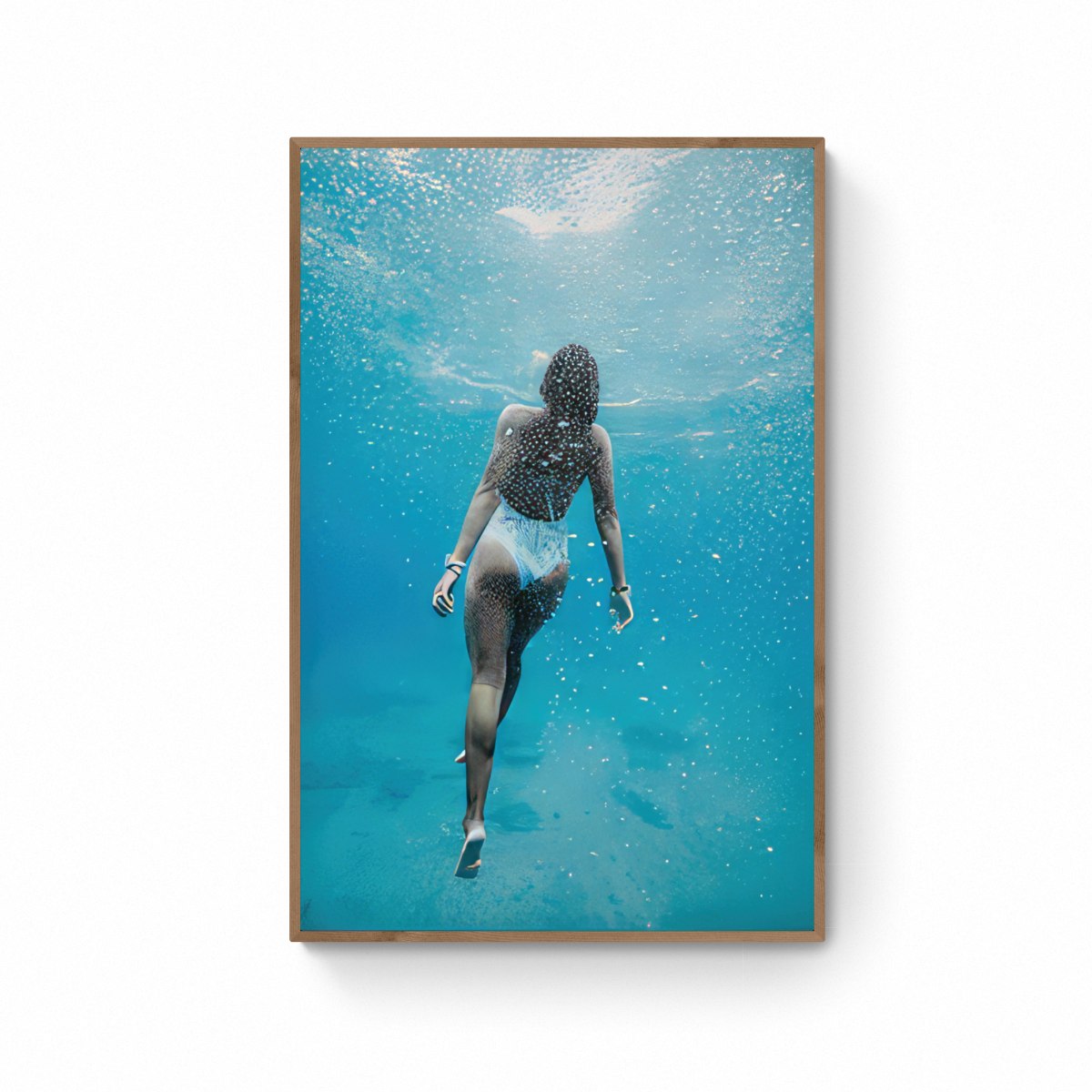 תמונת אישה צוללת בים מודפס על קנבס, מיסגור לבחירה, מוכן לתליה. קולקציית "חוף וים"