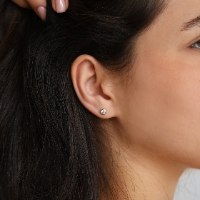 עגילי יהלומים חצי קראט| עגילי בייגלה מרטיני