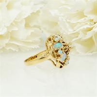 טבעת זהב מיוחדת ומרשימה עם אבני אופל טבעיות