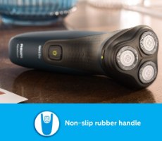 מכונת גילוח נטענת שימוש יבש/רטוב Philips S1121/41 – מכונה כחולה כהה בעלת שלושה ראשי גילוח וידית מונעת החלקה חוטי