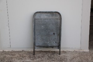 לוח כביסה וינטג' מקורי ממתכת (55x35 ס"מ) – פריט אספנות נוסטלגי לעיצוב