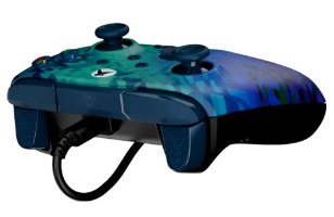 בקר משחק חוטי Turtle Beach Rematch Advanced Wired Glitch Green – מבט מלמטה קדימה על הבקר עם כבל