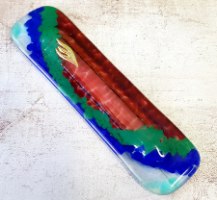 בית מזוזה מזכוכית שקופה, אדומה, ירוקה וכחולה בטכניקת פיוזינג