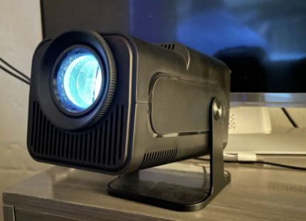חוות דעת - מקרן 4K אנדרואיד חכם Home Projector PRO