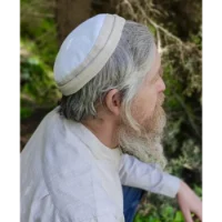 כיפה כפרית לבן טהור ארוג גווני פשתן